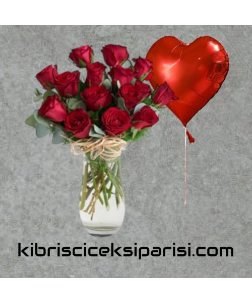 Vazoda 15 Kırmızı Gül ve Balon
