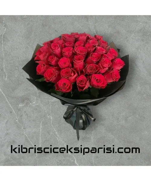 35 Kırmızı Gül Buketi 35 Kırmızı Gül Buketi